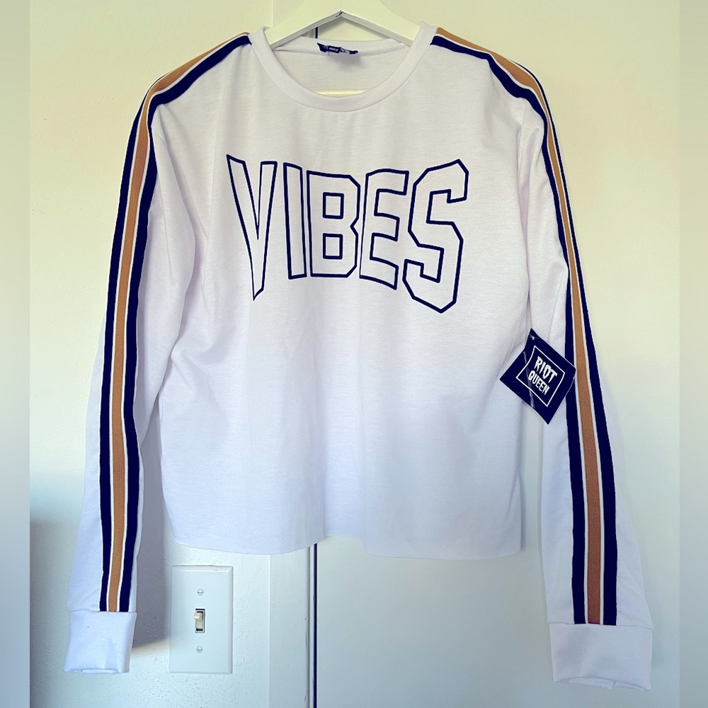 L white Tshirt with Striped arms